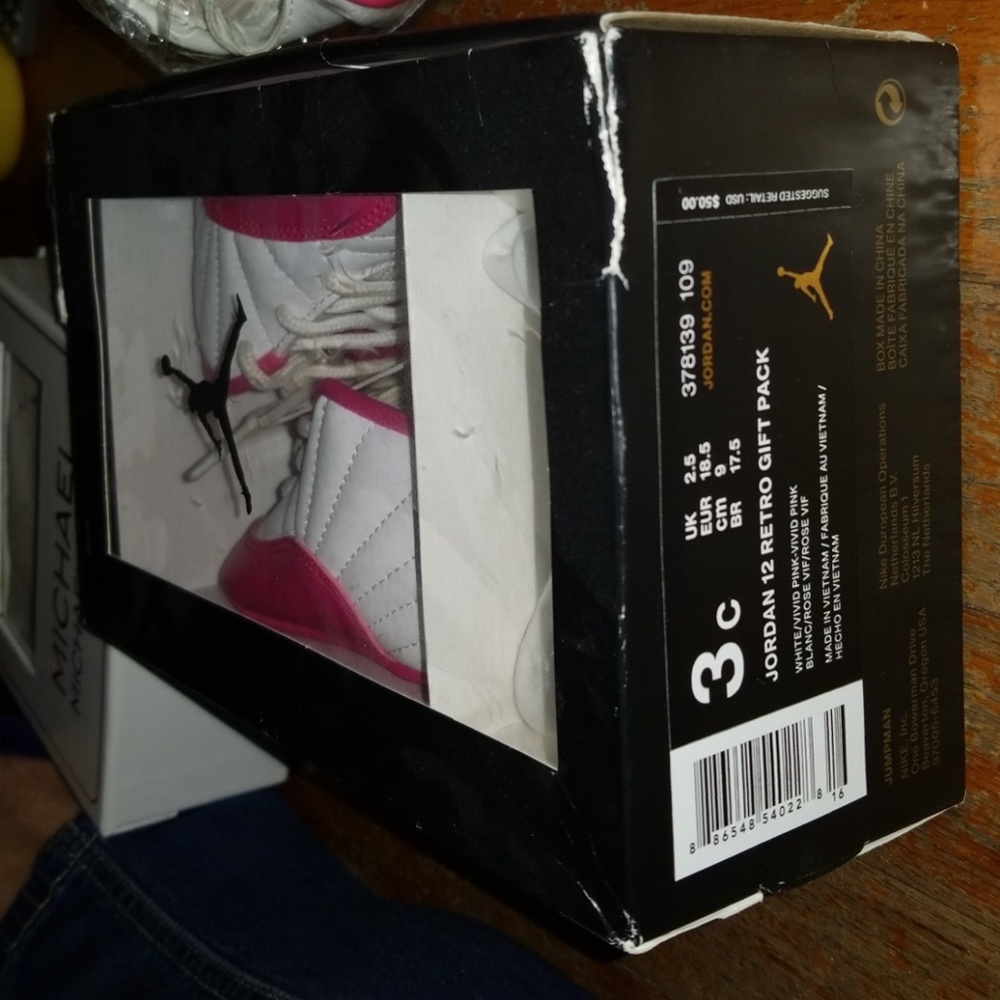 Jordan 12 Retro Gift Pack